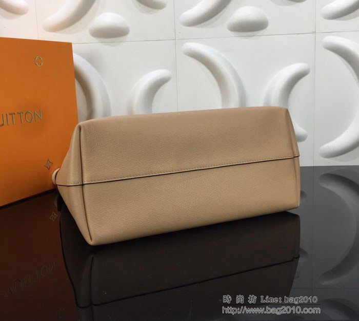 路易威登LV女包 頂級原單 M44330 柔軟小牛皮包 Lockme Hobo手袋 銀色LV旋扣 可手提 肘挎 肩背  ydh2597